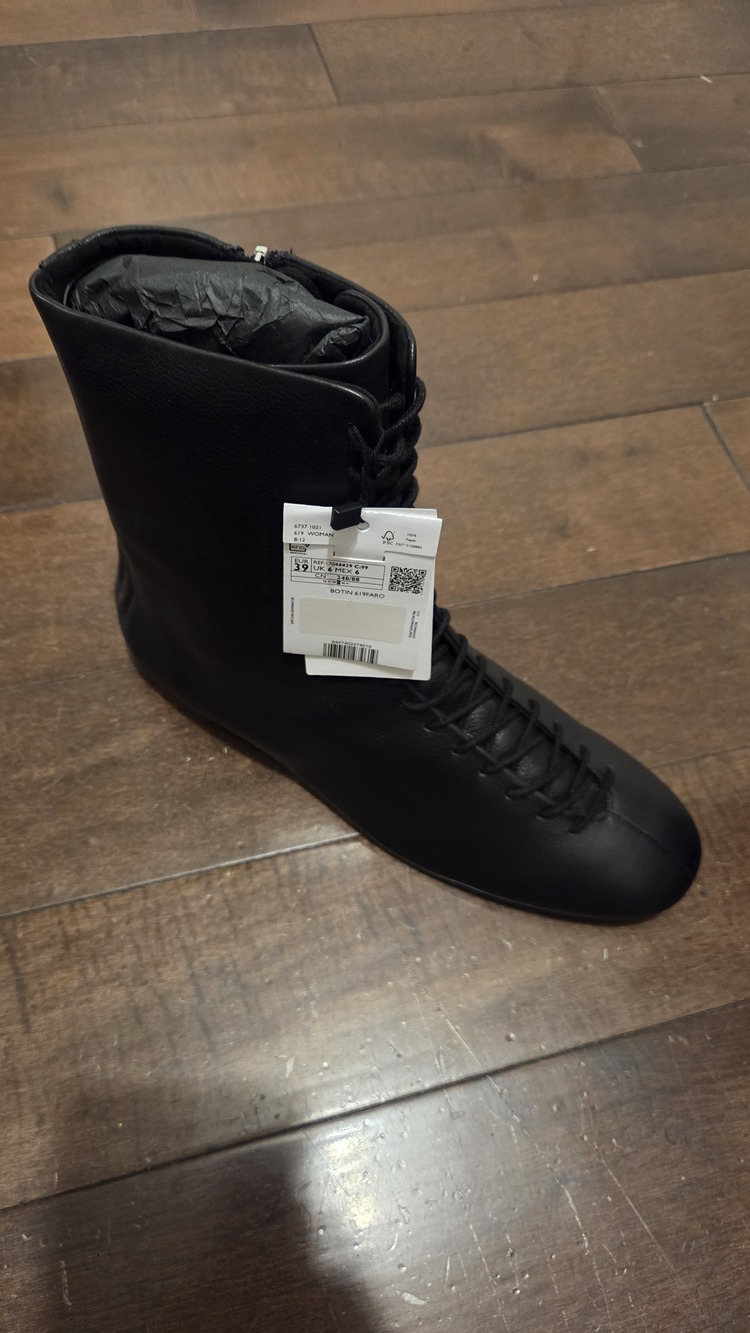 Lace-up leather ankle boots